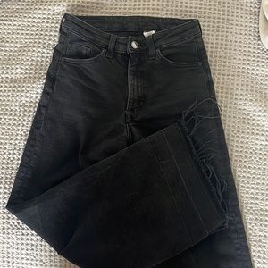 H&M cropped distressed Denim jeans!!
